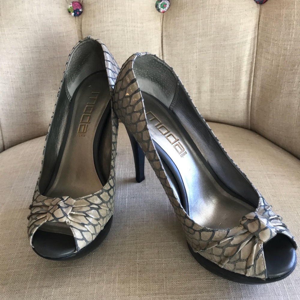 MODA Women’s Platform heel- Size 6